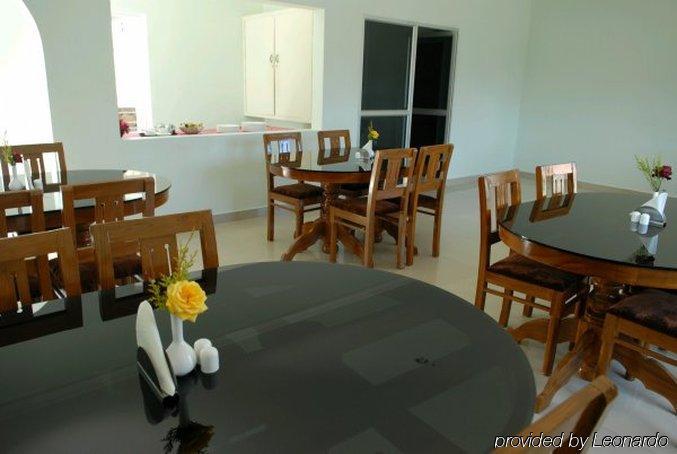 Holiday Heaven Munnar Chinnakanal Restaurant photo